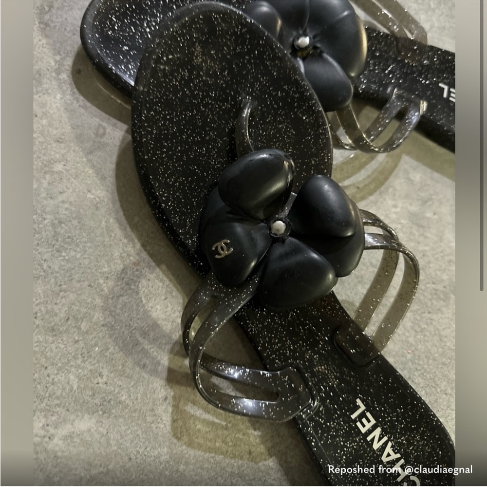 Chanel Camellia Flower CC Logo Black Leather Flip Flops
Thong Sandals